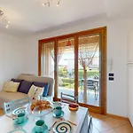 Adeline Garda Nest By Bookinggardalake Apartman *