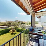 Adeline Garda Nest By Bookinggardalake Apartman